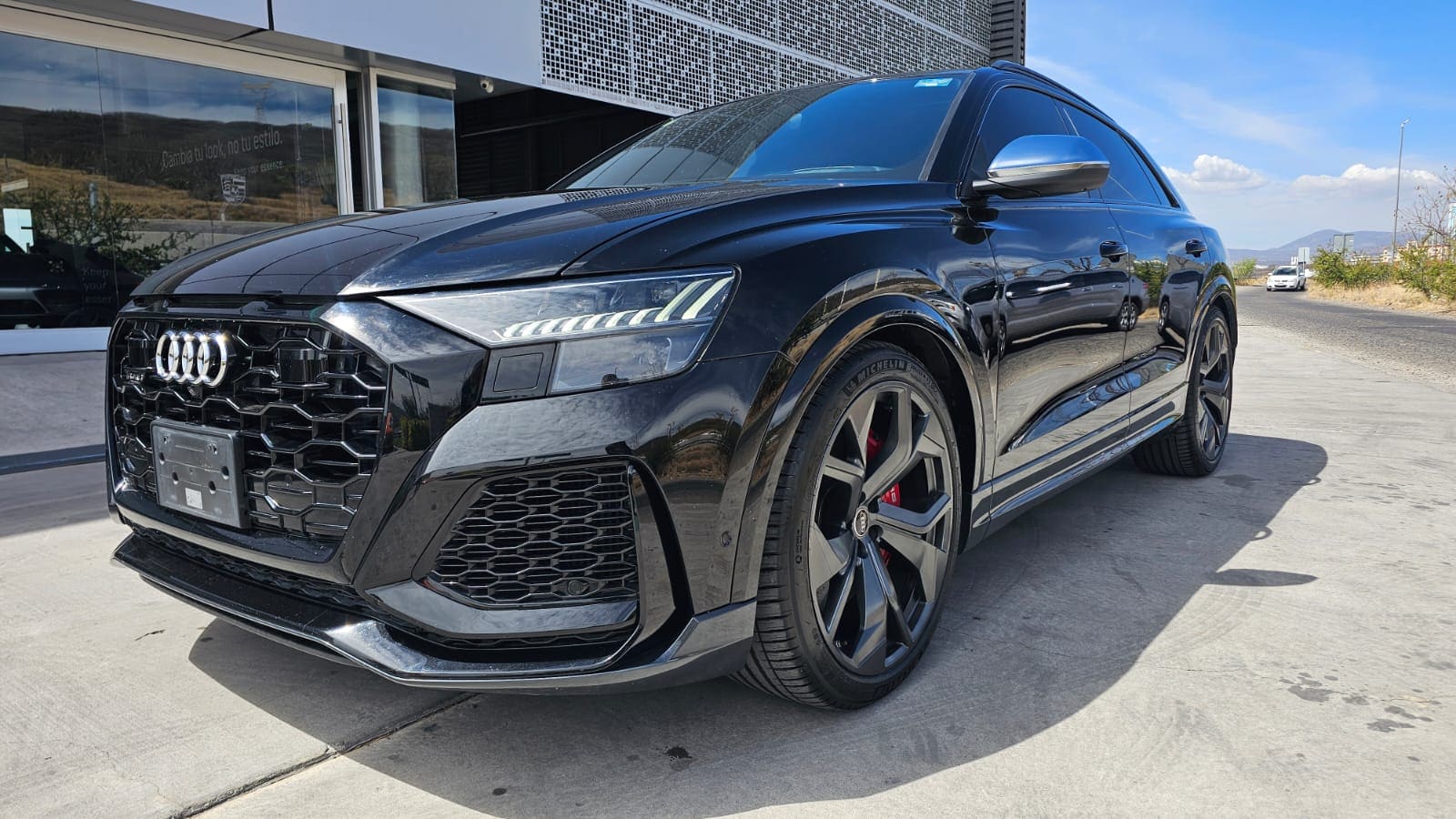 Audi RSQ8