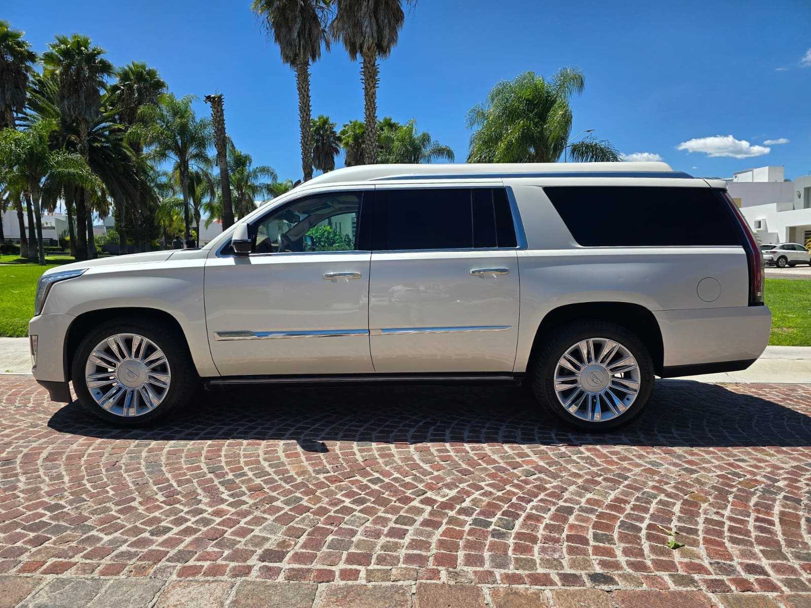Cadillac Escalade ESV